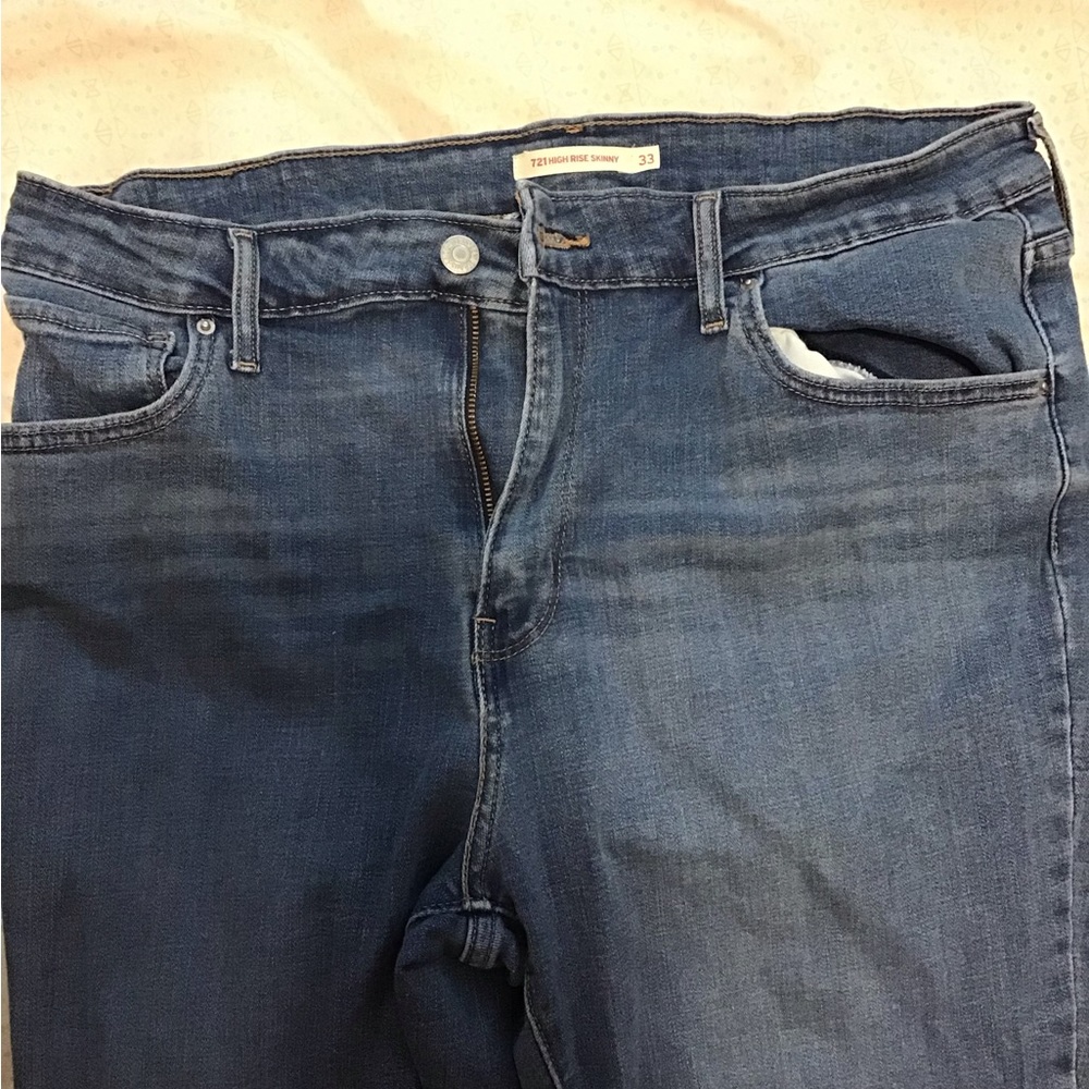 Women Levi’s jeans